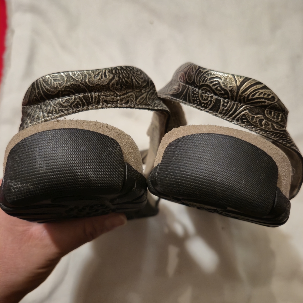 Taos Footwear Women's Silver Patterned Sandals. View shoe details - Picture 8 of 10